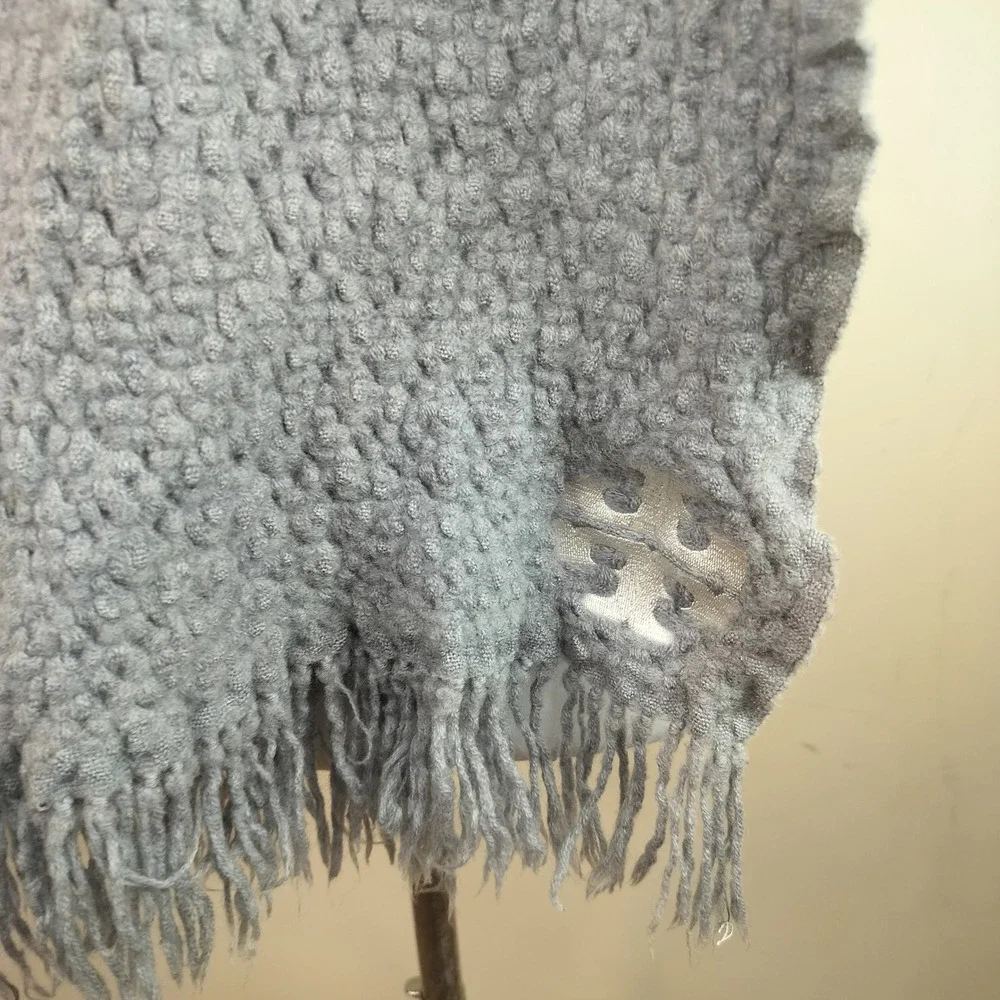 Tory Burch Wool Blend Scarf w/ Fringe 60 x 10 Logo Gray Textured Chunky